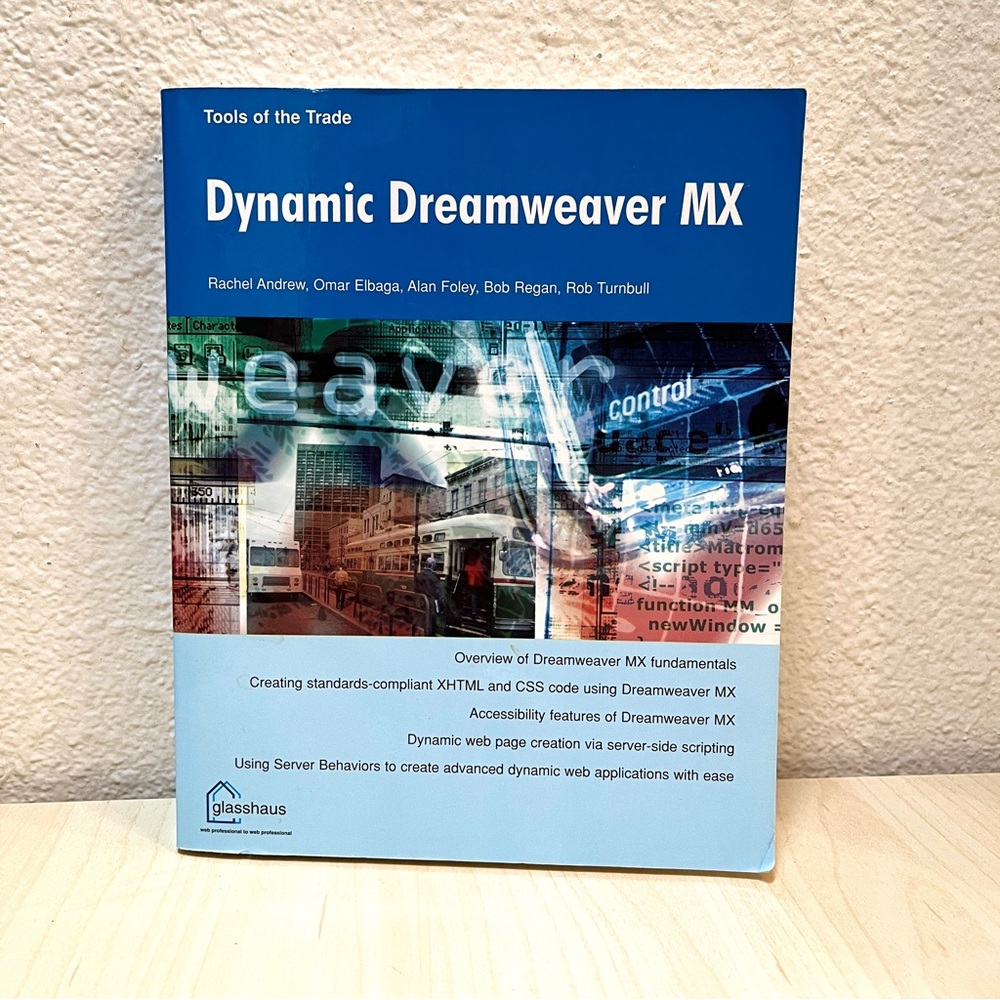 Dynamic Dreamweaver MX Book. Creating web sites. Html etc.
